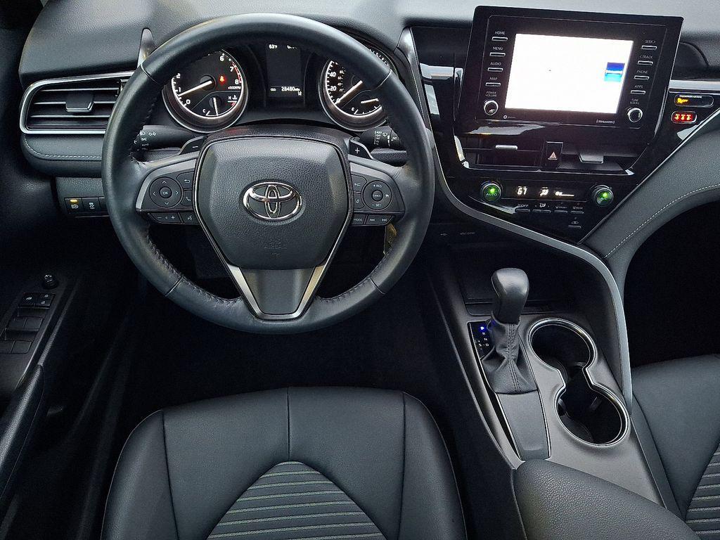 2021 Super White Toyota Camry