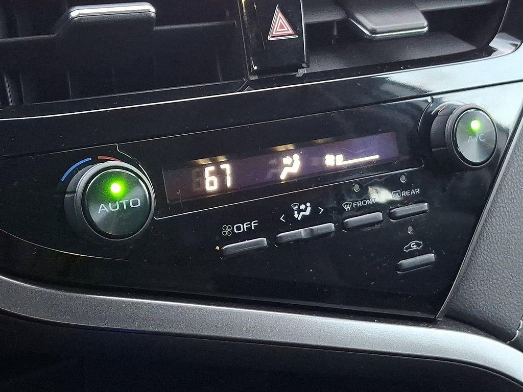 2021 Super White Toyota Camry