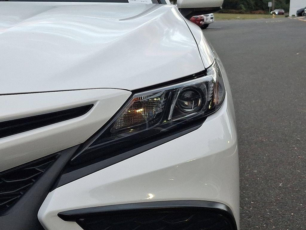 2021 Super White Toyota Camry