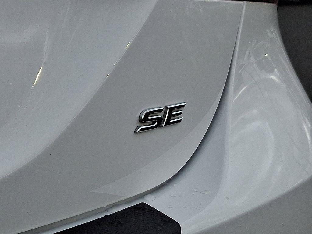 2021 Super White Toyota Camry