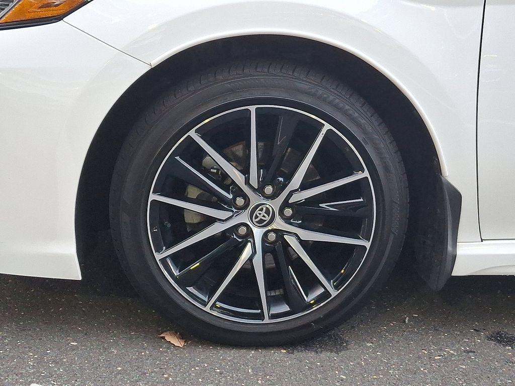 2021 Super White Toyota Camry
