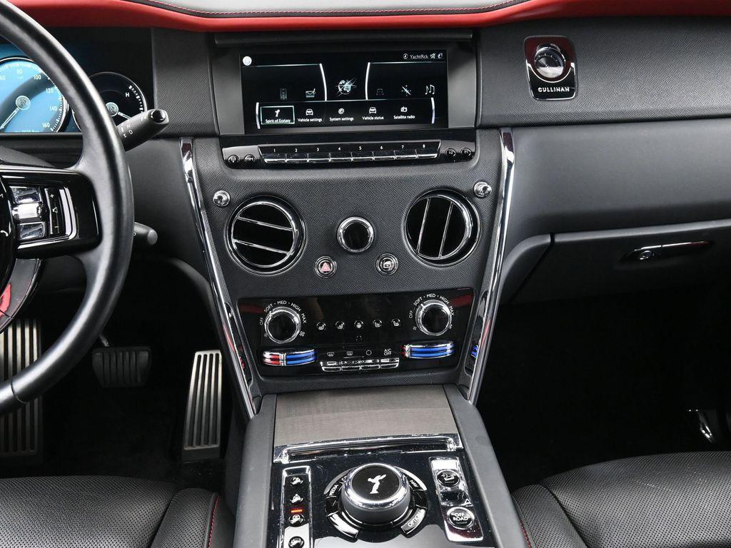 used 2021 Rolls-Royce Cullinan car, priced at $275,046