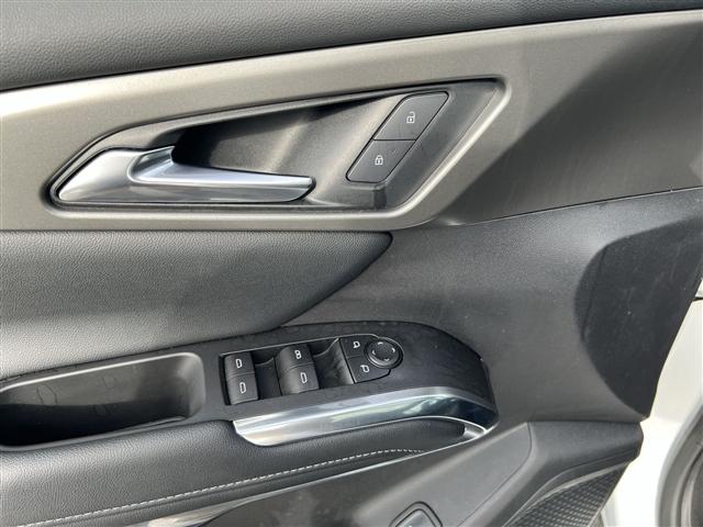 used 2025 Chevrolet Traverse car, priced at $38,928