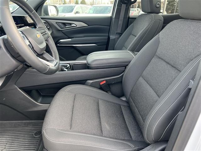 used 2025 Chevrolet Traverse car, priced at $38,928