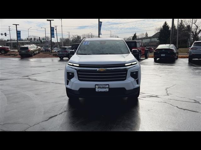 used 2025 Chevrolet Traverse car, priced at $38,928