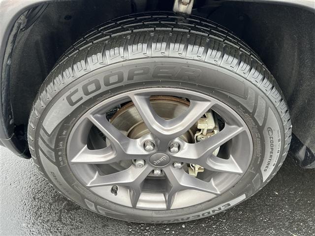 used 2021 Jeep Grand Cherokee car, priced at $22,596