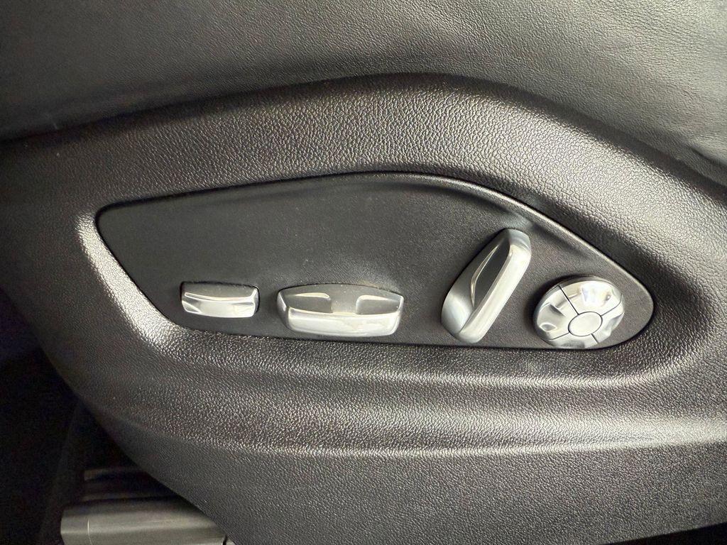 used 2020 Porsche Cayenne car, priced at $33,224