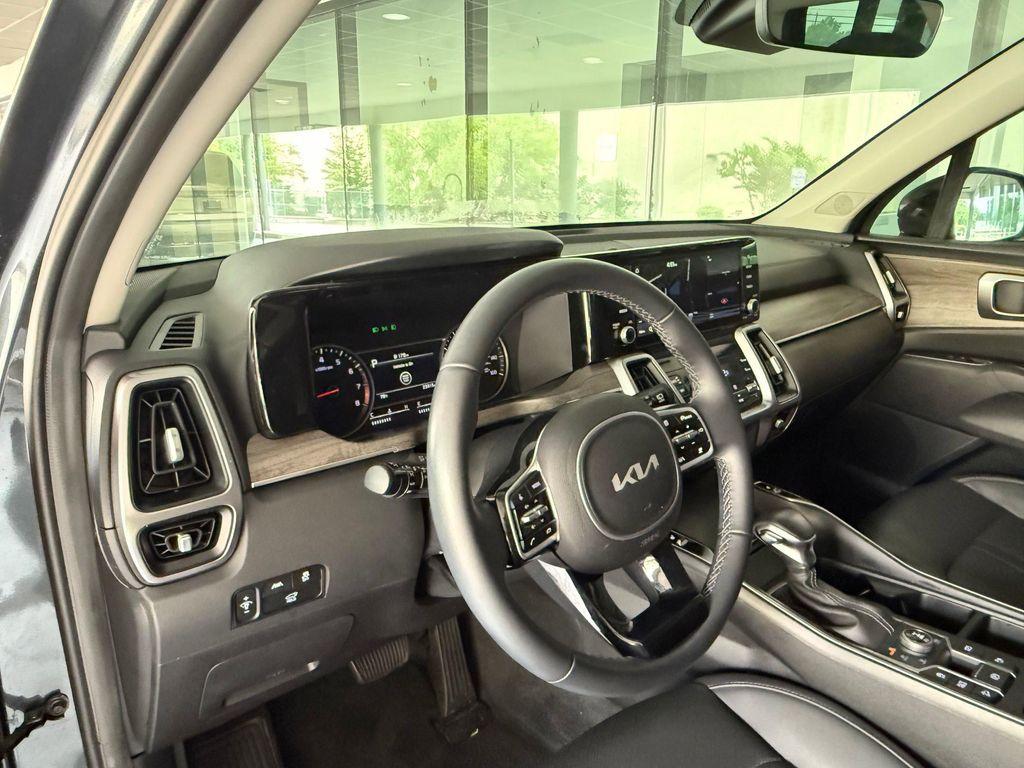 used 2023 Kia Sorento car, priced at $31,224