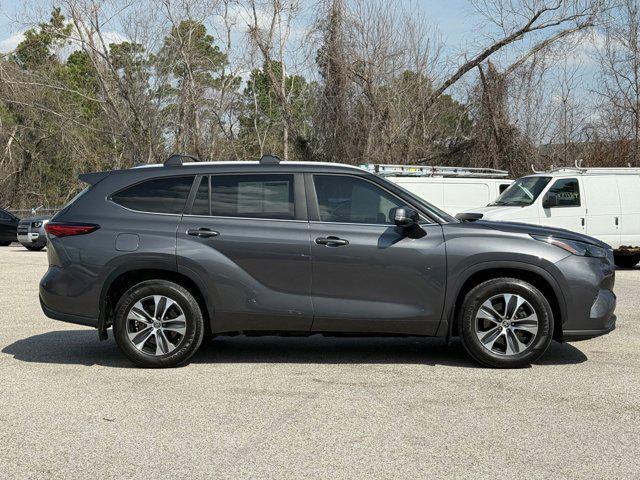 used 2023 Toyota Highlander Hybrid car, priced at $33,999