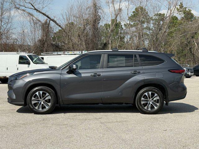 used 2023 Toyota Highlander Hybrid car, priced at $33,999