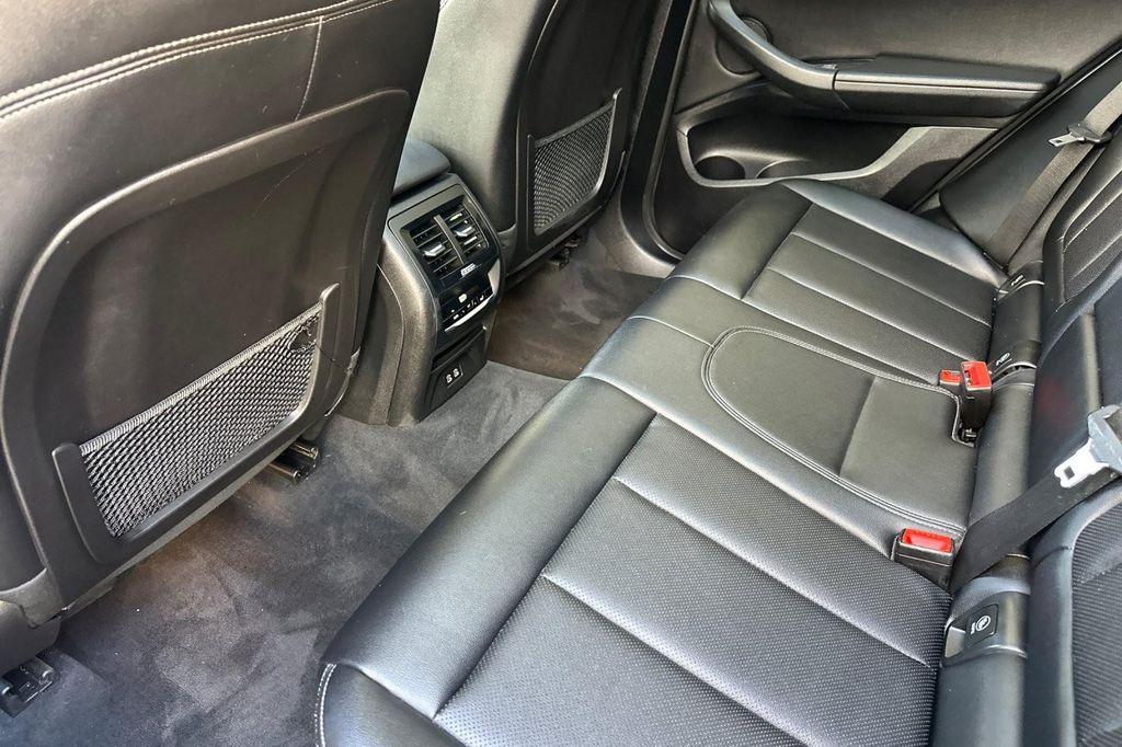 BMW X3 view 11