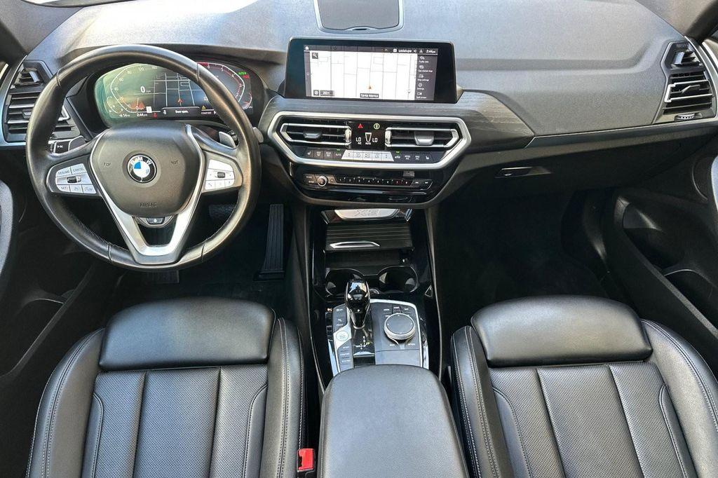 BMW X3 view 12