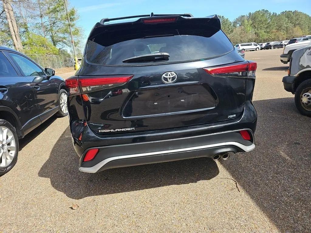 used 2021 Toyota Highlander car, priced at $34,944