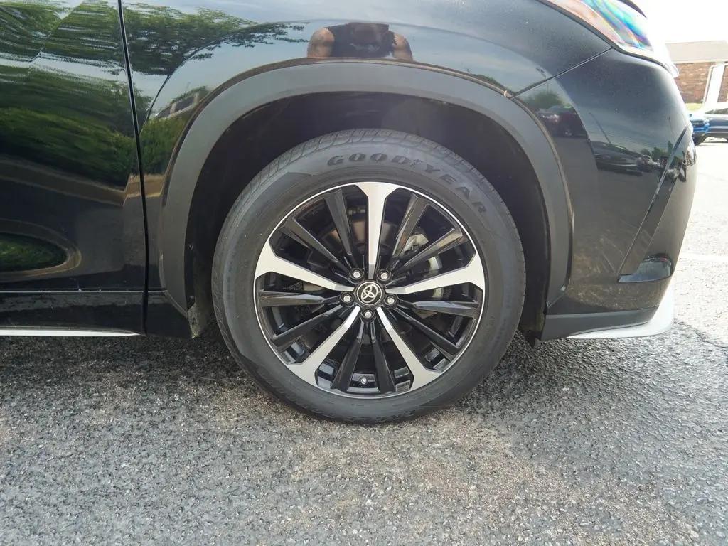 used 2021 Toyota Highlander car, priced at $34,544