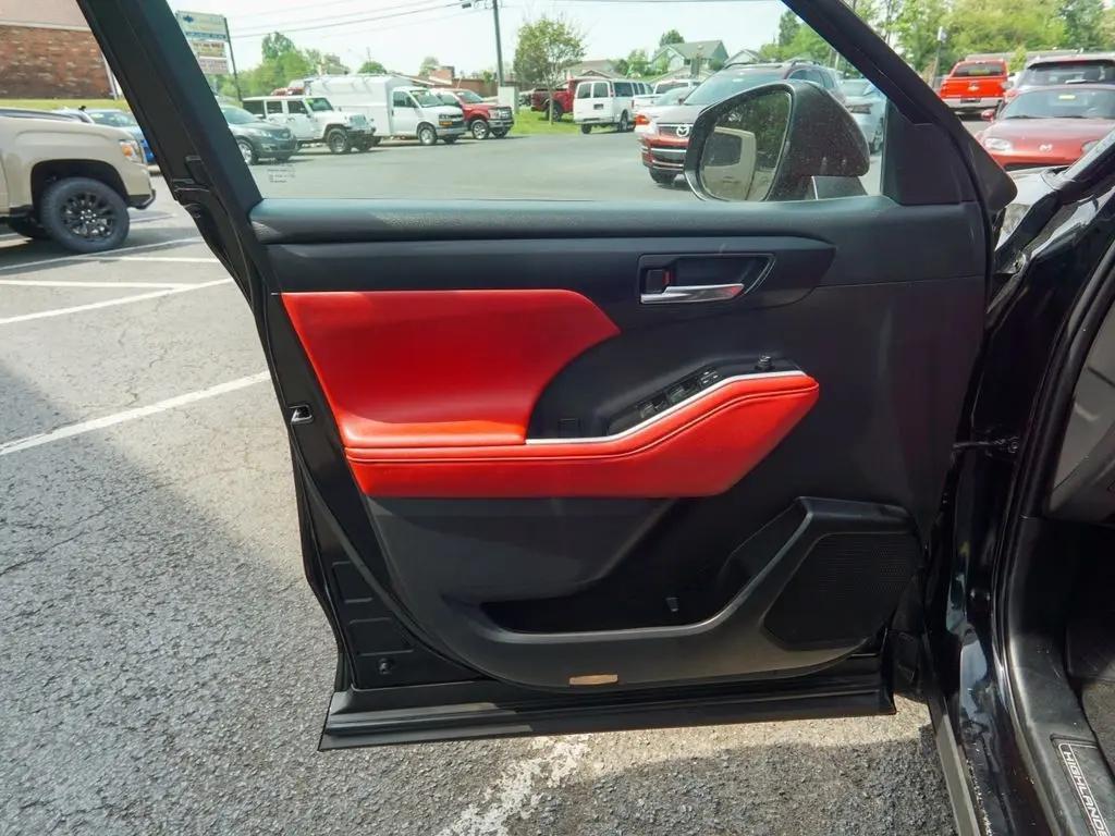 used 2021 Toyota Highlander car, priced at $34,544