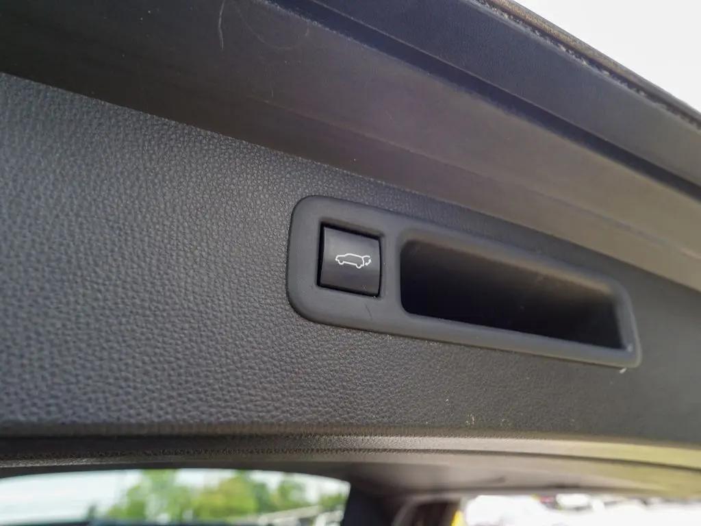 used 2021 Toyota Highlander car, priced at $34,544