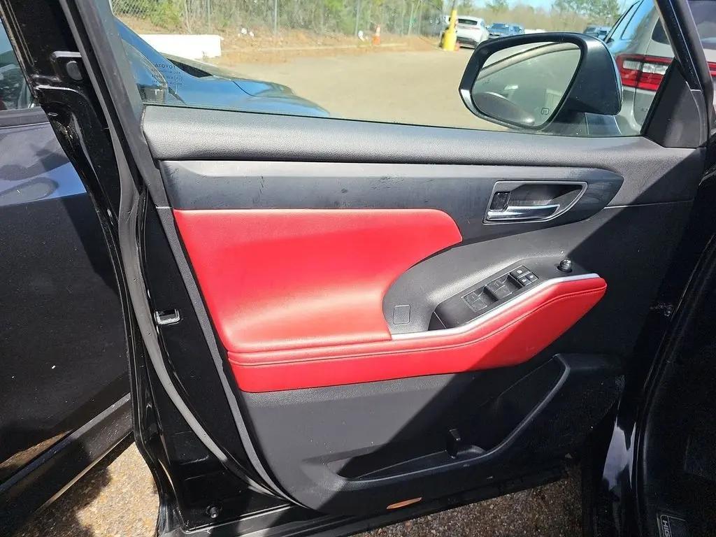 used 2021 Toyota Highlander car, priced at $34,944