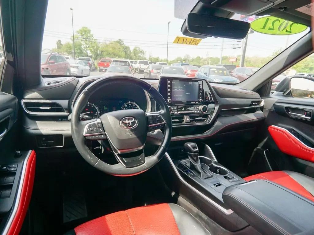 used 2021 Toyota Highlander car, priced at $34,544