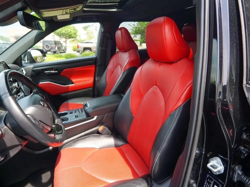 used 2021 Toyota Highlander car, priced at $34,544