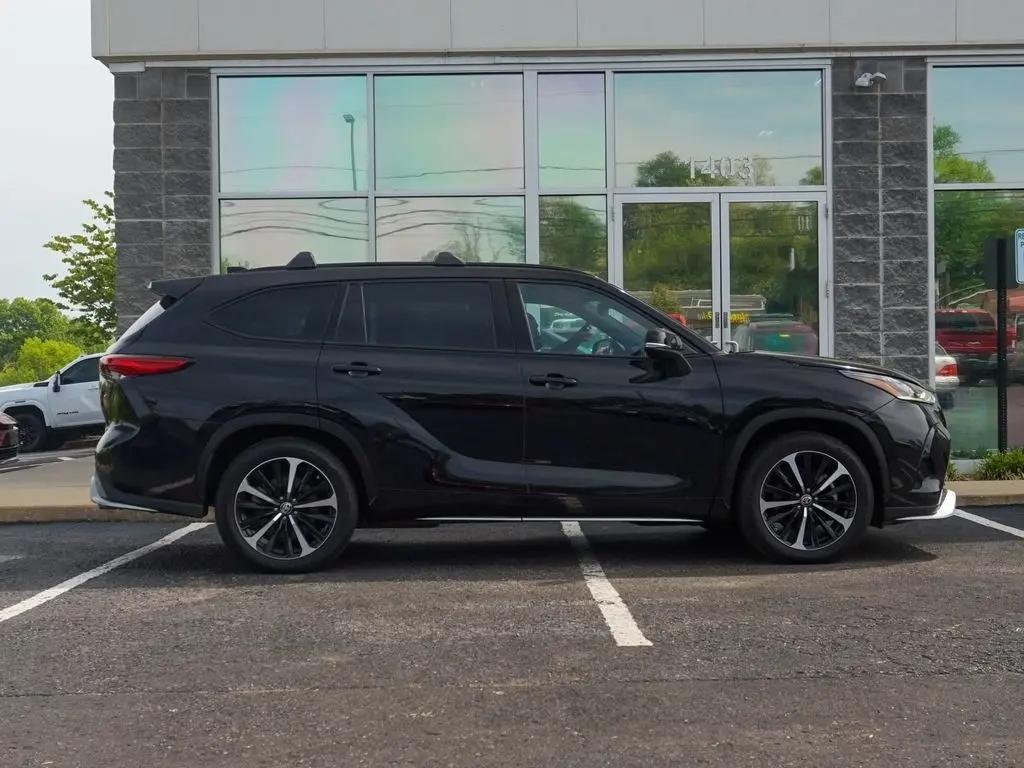 used 2021 Toyota Highlander car, priced at $34,544