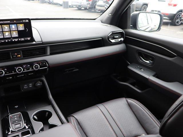 used 2025 Honda Pilot car, priced at $49,886