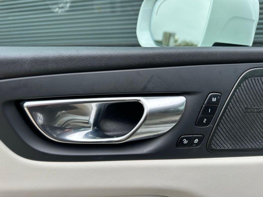 used 2023 Volvo XC60 car, priced at $27,995