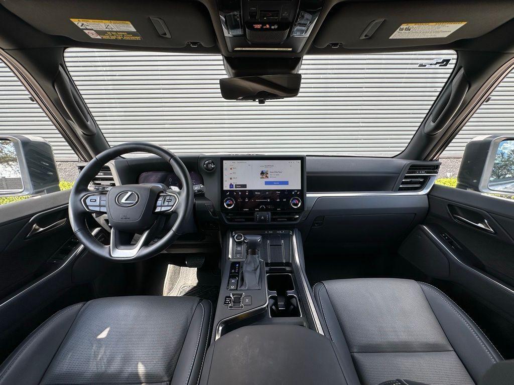 used 2025 Lexus GX 550 car, priced at $87,995
