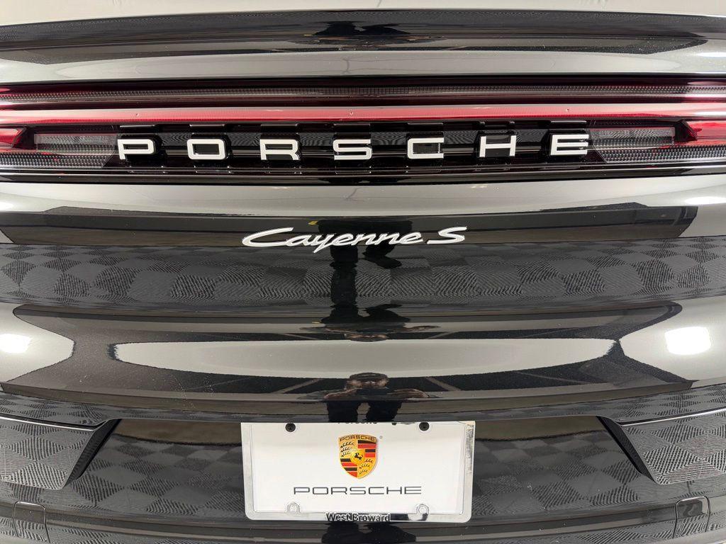 Porsche Cayenne view 14