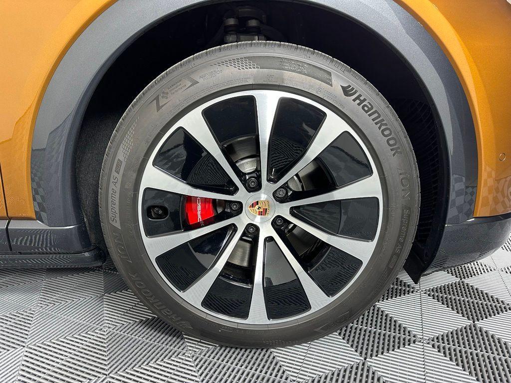 Porsche Cayenne view 15