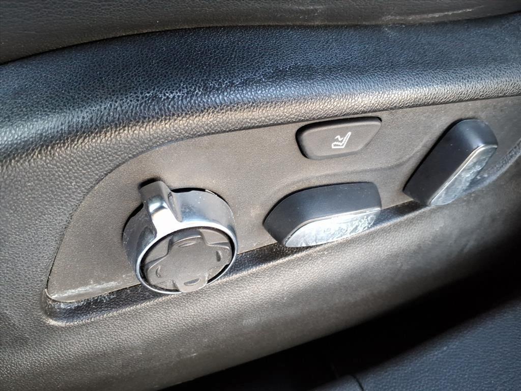 used 2023 Cadillac XT4 car, priced at $24,370