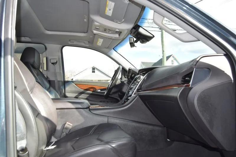 used 2019 Cadillac Escalade ESV car, priced at $30,998