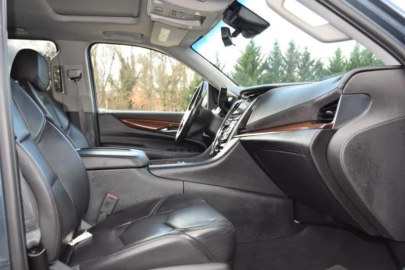 used 2019 Cadillac Escalade ESV car, priced at $30,998