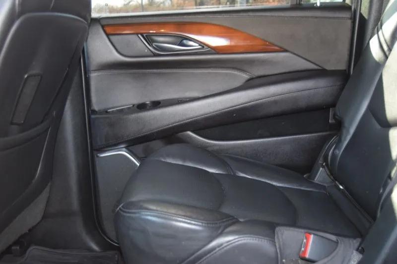 used 2019 Cadillac Escalade ESV car, priced at $30,998