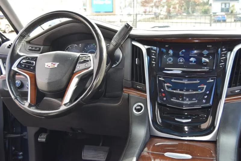 used 2019 Cadillac Escalade ESV car, priced at $30,998