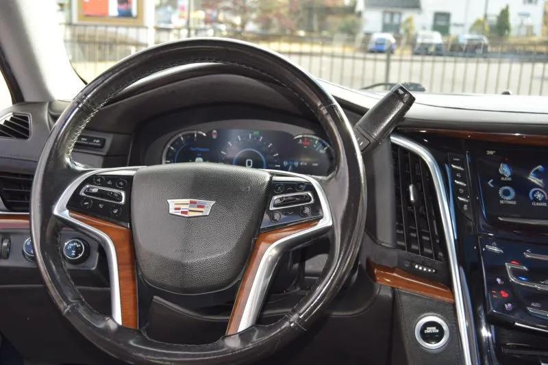 used 2019 Cadillac Escalade ESV car, priced at $30,998