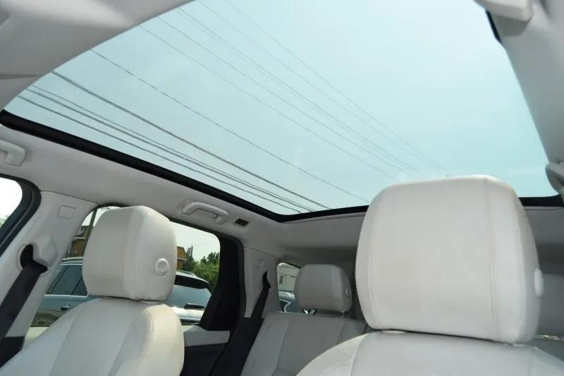 Land Rover Discovery Sport view 25