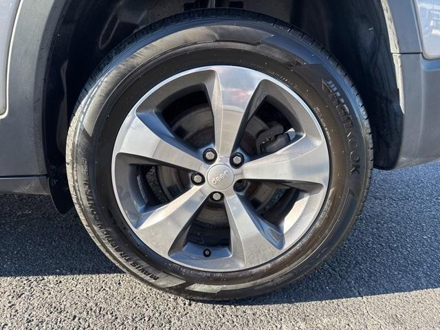 used 2019 Jeep Cherokee car, priced at $16,250