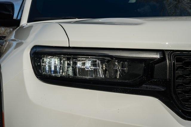 new 2025 Jeep Grand Cherokee car, priced at $38,995