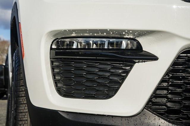 new 2025 Jeep Grand Cherokee car, priced at $38,995