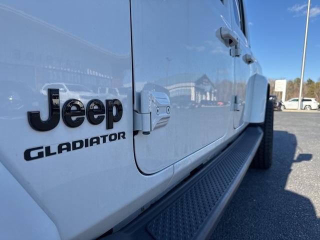 used 2022 Jeep Gladiator car, priced at $25,500
