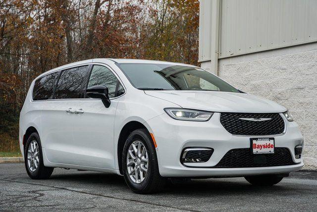 new 2026 Chrysler Pacifica car, priced at $36,495