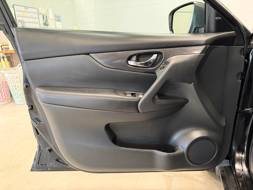 used 2017 Nissan Rogue car