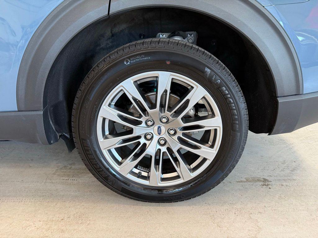 used 2025 Ford Explorer car