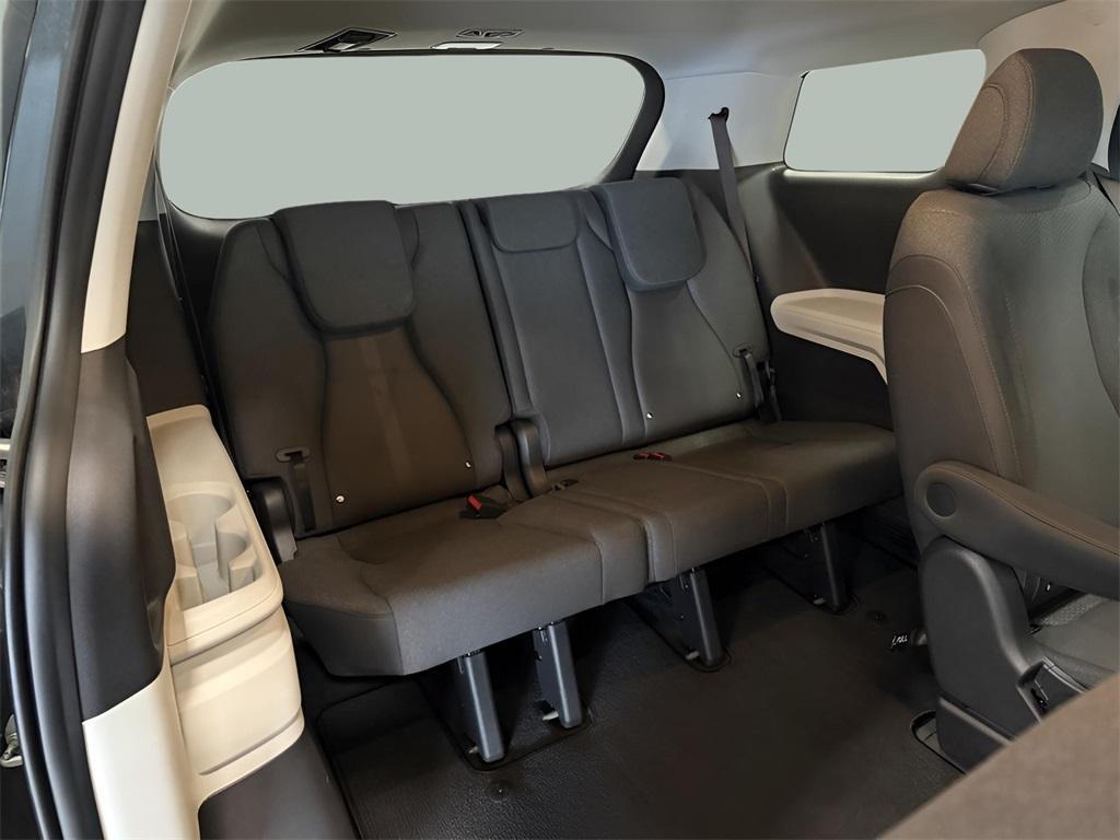 used 2022 Kia Carnival car, priced at $26,995