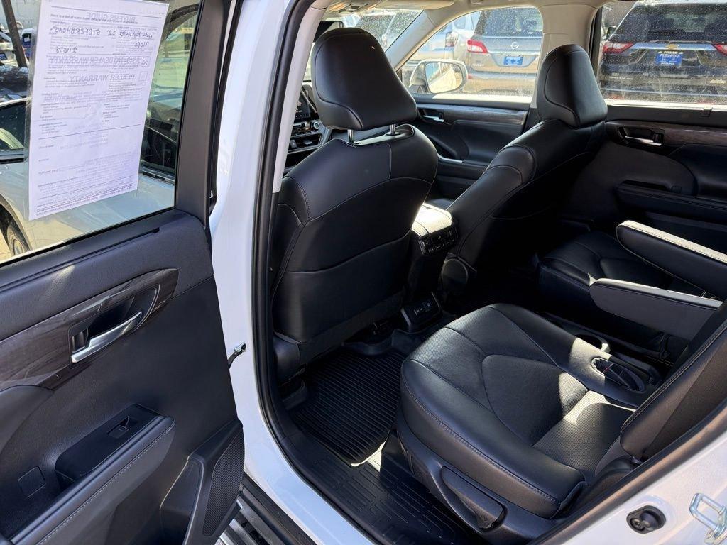 used 2022 Toyota Highlander car, priced at $38,997