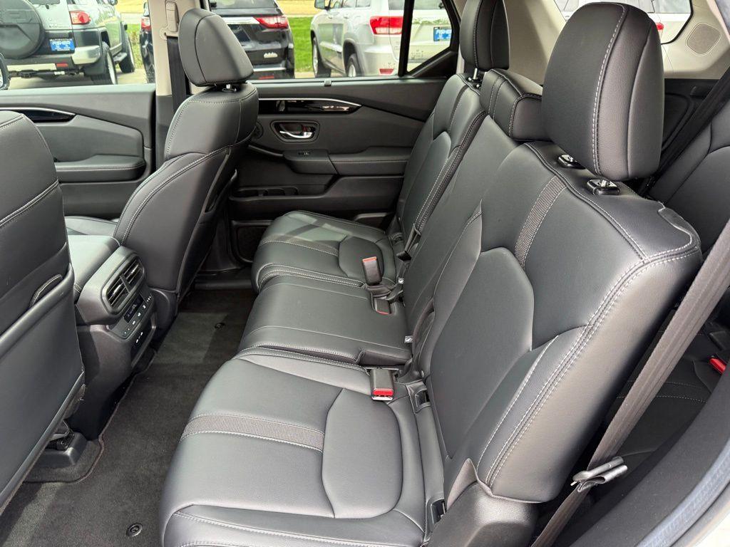 used 2025 Honda Pilot car, priced at $47,490