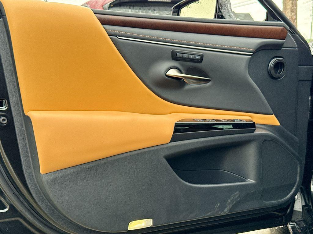 new 2025 Lexus ES 350 car, priced at $51,606