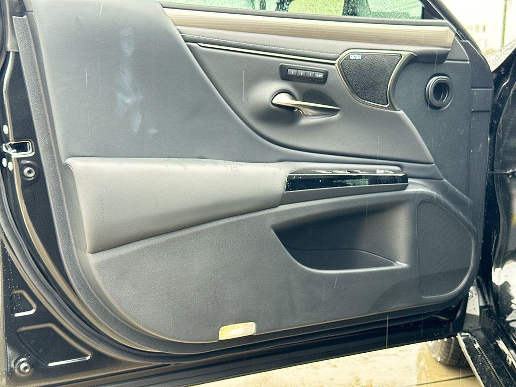 new 2025 Lexus ES 350 car, priced at $58,246