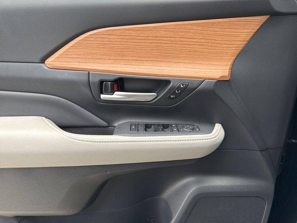 used 2025 Toyota Grand Highlander car, priced at $62,738