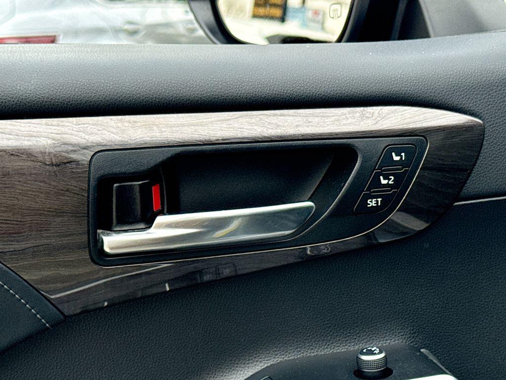 used 2021 Toyota Highlander car, priced at $35,622